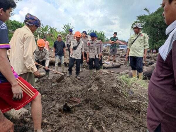 Kisah Pilu Korban Banjir Bandang Sumbar, Sempat Terhimpit Reruntuhan Bangunan   