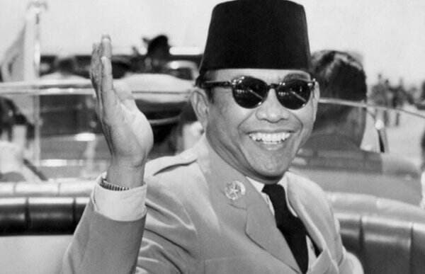 Kisah Proklamator Bung Karno Lelang Peci untuk Zakat Fitrah hingga Sedekah