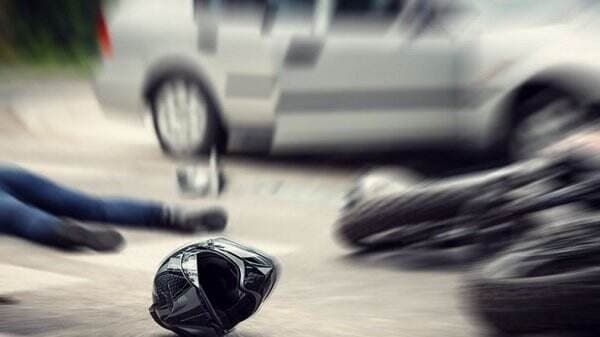 Korban Tabrak Lari, Pemotor Tergeletak Tak Sadarkan Diri di Jalanan