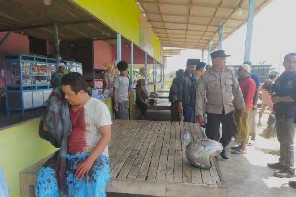 Viral Pria Bersarung di Sampang Madura Bersimbah Darah Dibacok Pakai Celurit Viral Pria Bersarung di Sampang Madura Bersimbah Darah Dibacok Pakai Celurit