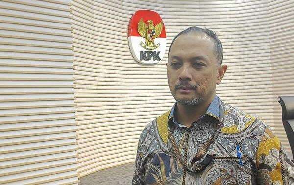 Motor Royal Enfield Ridwan Kamil Diangkut ke Rupbasan Cawang Motor Royal Enfield Ridwan Kamil Diangkut ke Rupbasan Cawang