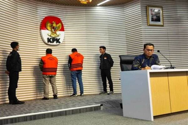 KPK Tahan 2 Penyuap Bupati Labuhanbatu