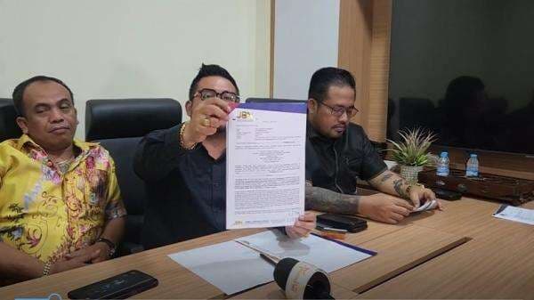 Polemik Dugaan Perselingkuhan Ridwan Kamil, Tim Hukum Lisa Mariana Siapkan Bukti Kuat Polemik Dugaan Perselingkuhan Ridwan Kamil, Tim Hukum Lisa Mariana Siapkan Bukti Kuat