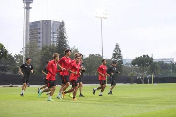 Latihan Perdana Timnas Jepang di Jakarta Ditutup Kain Hitam dan Dijaga Ketat, Ada Masalah Apa?