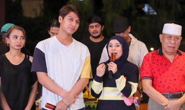 Sinetron Romansa Kampung Dangdut Tayang Perdana, Lesti Kejora dan Rizky Billar Gelar Syukuran Sinetron Romansa Kampung Dangdut Tayang Perdana, Lesti Kejora dan Rizky Billar Gelar Syukuran