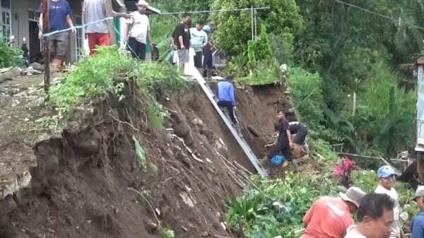 Longsor di Ngawi Timpa 3 Rumah Warga