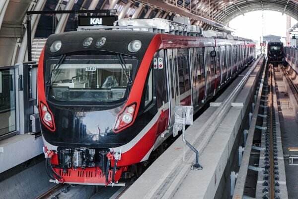 Evakuasi Pohon Tumbang Selasai, LRT Jabodebek Kembali Beroperasi