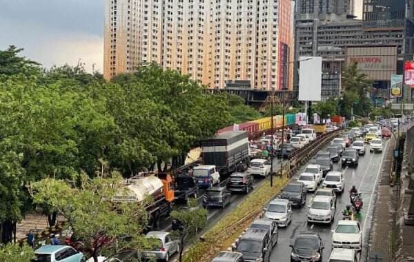 Bekasi Macet Parah, Warga Keluhkan Pembukaan Pakuwon Mall