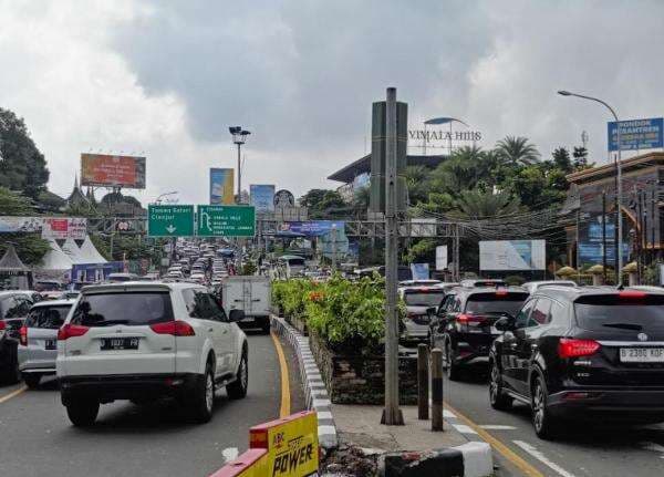 Libur Panjang, Ribuan Kendaraan Padati Kawasan Puncak Bogor Libur Panjang, Ribuan Kendaraan Padati Kawasan Puncak Bogor