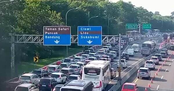 Kawasan Puncak Macet Parah saat Long Weekend, Polisi Lakukan Rekayasa Lalu Lintas