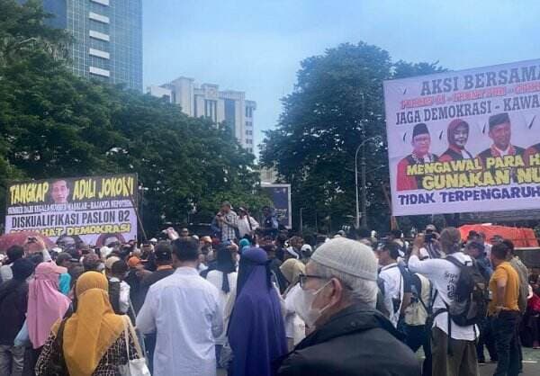 Massa Demo di Patung Kuda, Tolak Pemilu Brutal Harap MK Keluarkan Putusan yang Adil