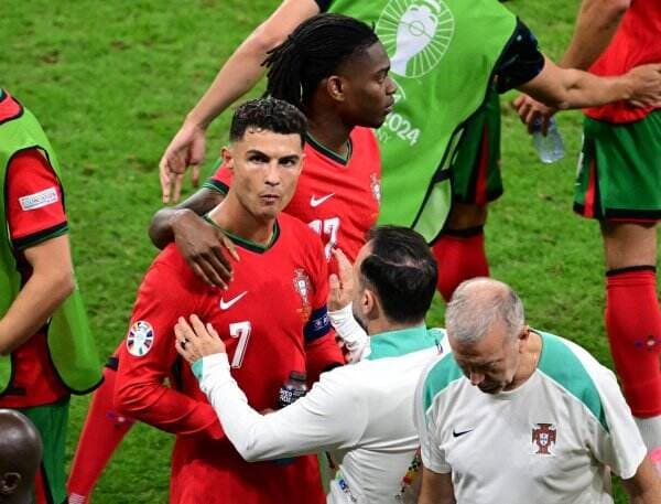 Media Inggris Sindir Cristiano Ronaldo: Keegoisan CR7 Bikin Timnas Portugal Hampir Rontok di 16 Besar Euro 2024!