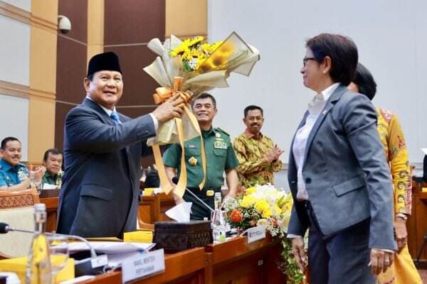 Prabowo Pamit dari Jabatan Menhan di Rapat Terakhir dengan DPR