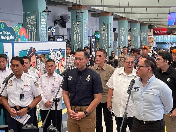 Tinjau Stasiun Pasar Senen, Menko AHY Ingin Pastikan Mudik Lebaran Lancar Tinjau Stasiun Pasar Senen, Menko AHY Ingin Pastikan Mudik Lebaran Lancar