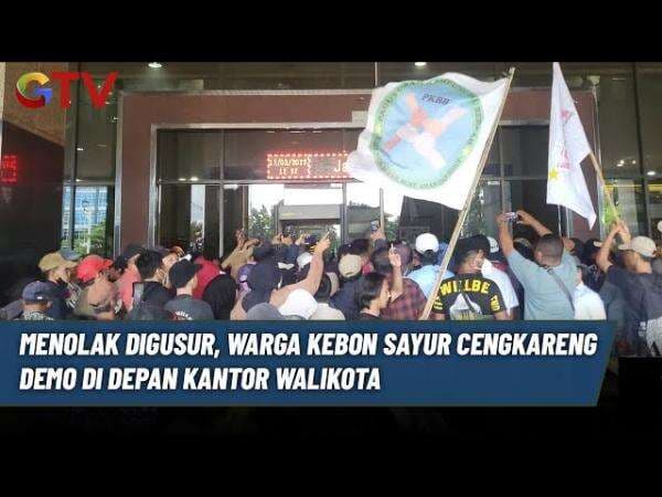 Demo Warga Kebon Sayur di Kantor Wali Kota Jakbar Ricuh, Massa Panjat Pagar dan Saling Dorong dengan Aparat Demo Warga Kebon Sayur di Kantor Wali Kota Jakbar Ricuh, Massa Panjat Pagar dan Saling Dorong dengan Aparat