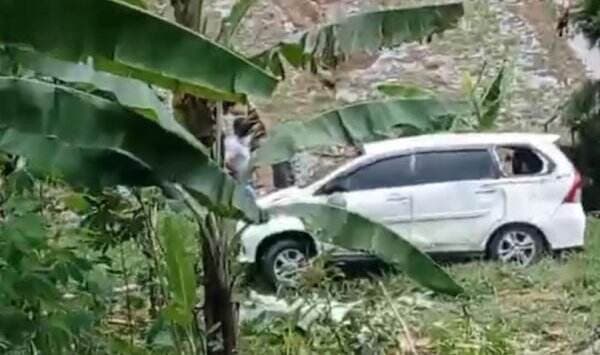 Minibus Terjun ke Dalam Jurang di Puncak Bogor, Tak Ada Korban Jiwa