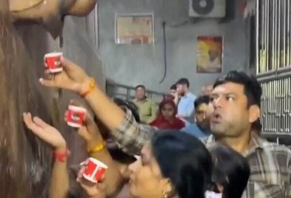 Heboh Air AC Diminum karena Dianggap Suci di India