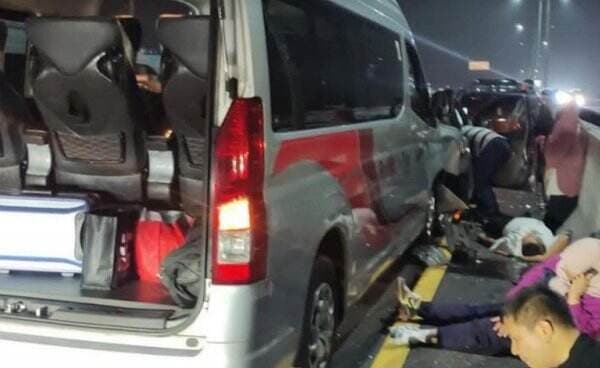    Mobil Travel Alami Kecelakaan di Tol Layang MBZ, Sejumlah Penumpang Alami Luka-luka