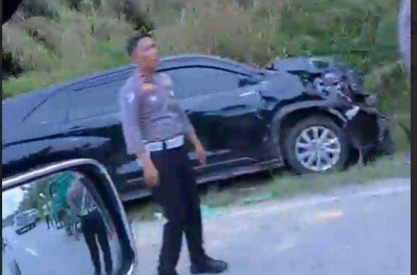 Mobil Innova Bupati Kuansing Tabrak Truk di Pekanbaru, Begini Kondisi Suhardniman Mobil Innova Bupati Kuansing Tabrak Truk di Pekanbaru, Begini Kondisi Suhardniman