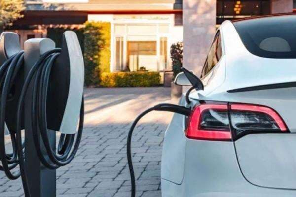 Indonesia Diserbu Banyak Brand EV, Penjualan Mobil Listrik Tahun Ini Diprediksi Melonjak Indonesia Diserbu Banyak Brand EV, Penjualan Mobil Listrik Tahun Ini Diprediksi Melonjak