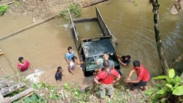 Jembatan di Nias Barat Ambruk saat Dilewati Mobil Pikap, Akses Jalan 2 Kecamatan Putus