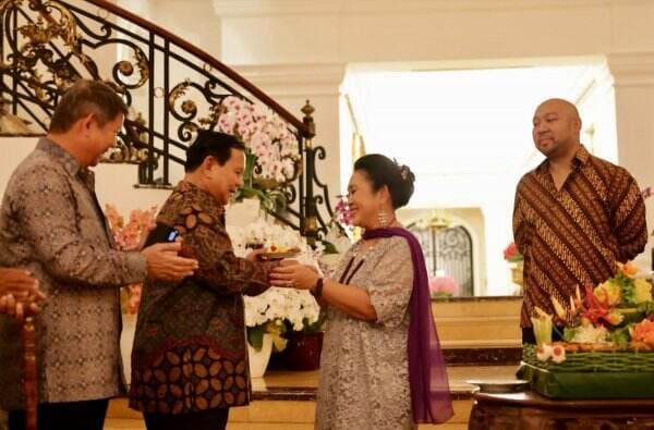 Momen Prabowo Hadiri Syukuran Ulang Tahun Titiek Soeharto, Dapat Potongan Tumpeng Pertama?