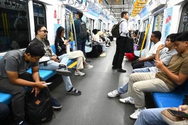 15 Golongan Gratis Naik Transportasi Umum di Jakarta Mulai Akhir Mei, Siapa saja? 15 Golongan Gratis Naik Transportasi Umum di Jakarta Mulai Akhir Mei, Siapa saja?