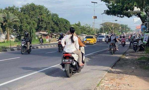 Bahayakan Pemudik, Banyak Pengendara Lawan Arus di Tegalgubug Pantura Cirebon Bahayakan Pemudik, Banyak Pengendara Lawan Arus di Tegalgubug Pantura Cirebon