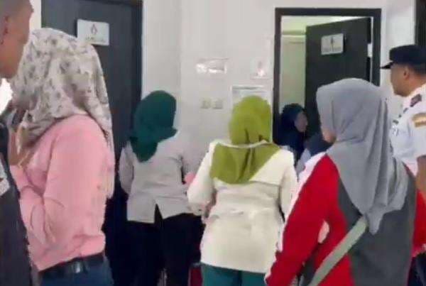 Dramatis, Pemudik Mendadak Melahirkan di Toilet Terminal Bus Salatiga Dramatis, Pemudik Mendadak Melahirkan di Toilet Terminal Bus Salatiga