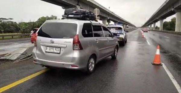 Urai Kepadatan, Contraflow Tol Japek Dimulai dari Km 41 hingga Km 70 Urai Kepadatan, Contraflow Tol Japek Dimulai dari Km 41 hingga Km 70