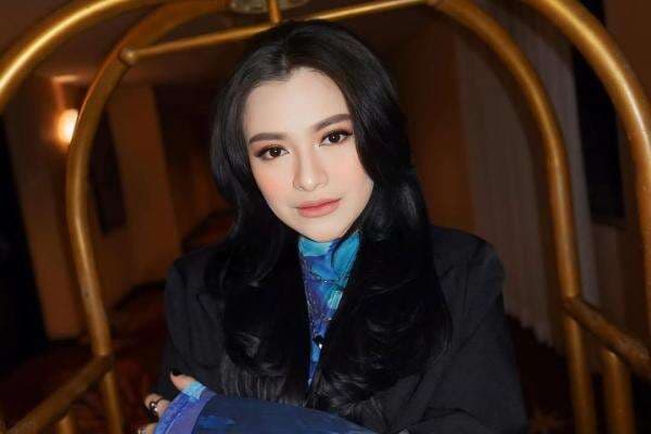 Biodata dan Agama Nathalie Holscher, DJ Cantik yang Viral karena Video Saweran Rp150 Juta Biodata dan Agama Nathalie Holscher, DJ Cantik yang Viral karena Video Saweran Rp150 Juta