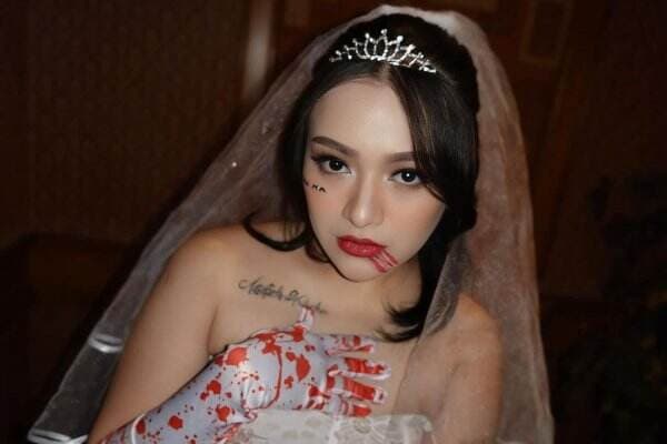 Seksinya Natalie Holscher Cosplay Jadi <i>Bloody Bride</i>, Disebut Mirip Amanda Manopo