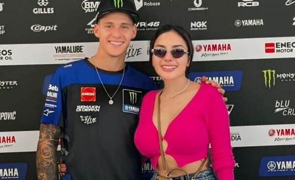 5 Potret Nikita Mirzani Akrab dengan Para Pembalap MotoGP Mandalika 2024