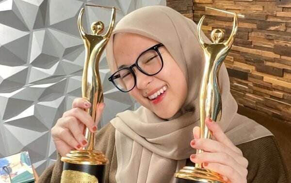 Nissa Sabyan Pamer 2 Piala AMI Awards, Malah Tuai Cibiran Netizen