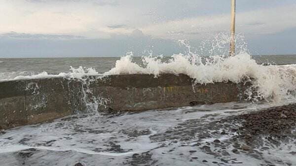 Waspada! Banjir Rob Berpotensi Terjadi akibat Fenomena Super New Moon Waspada! Banjir Rob Berpotensi Terjadi akibat Fenomena Super New Moon