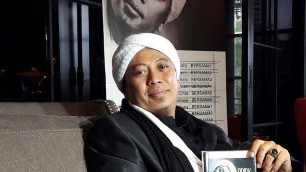 Biodata dan Agama Opick, Pencipta Lagu Religi yang Tak Pusingkan Soal Royalti Biodata dan Agama Opick, Pencipta Lagu Religi yang Tak Pusingkan Soal Royalti