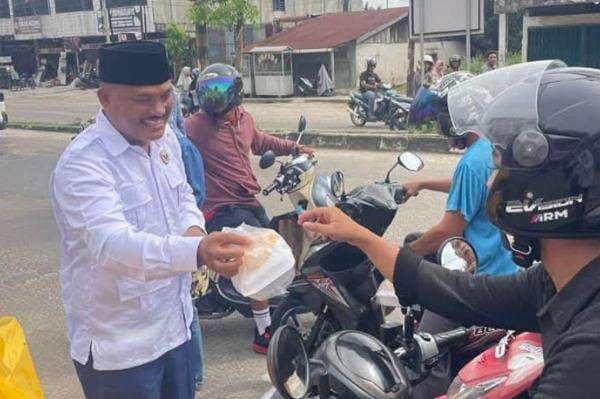 Semangat Berbagi di Bulan Suci, Ratusan Takjil Partai Perindo Bengkalis Ludes dalam Sekejap Semangat Berbagi di Bulan Suci, Ratusan Takjil Partai Perindo Bengkalis Ludes dalam Sekejap