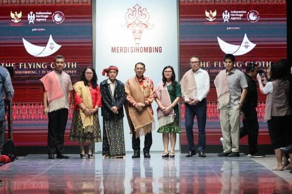 Fashion Show The Flying Cloth: 25 Tahun Merdi Sihombing Padukan Budaya dan Fashion Berkelanjutan