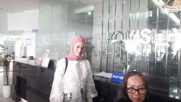 Paula Verhoeven Sambangi Komisi Yudisial Usai Resmi Cerai dari Baim Wong Paula Verhoeven Sambangi Komisi Yudisial Usai Resmi Cerai dari Baim Wong