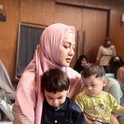 Momen Zaskia Sungkar Bagikan Foto Paula Verhoeven dan Kedua Anaknya: <i>We Love You</i> Paula!