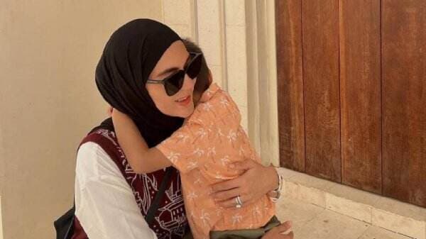 Janji Paula Verhoeven untuk Kedua Anaknya: Mama Akan Selalu Sayang Kiano dan Kenzo Janji Paula Verhoeven untuk Kedua Anaknya: Mama Akan Selalu Sayang Kiano dan Kenzo