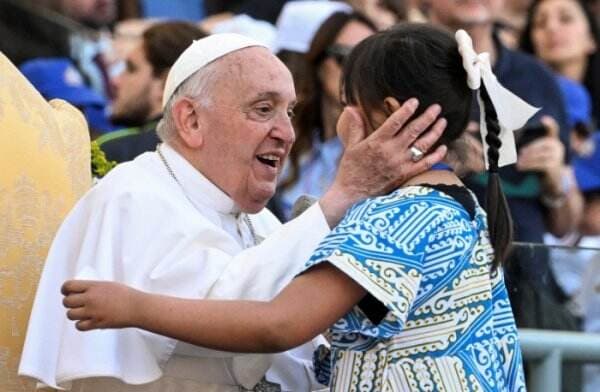 Paus Fransiskus dan Ribuan Anak Serukan Perdamaian di World Childrens Day di Roma