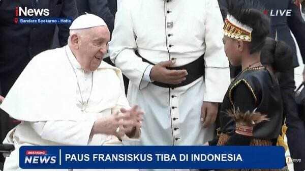 Darius Sinathrya Sambut Kedatangan Paus Fransiskus : Welcome to Indonesia, Pope