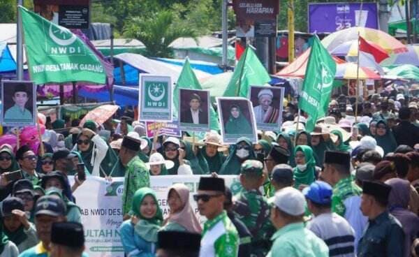 Pawai Alegoris NWDI, Sitti Rohmi: Mari Bersatu Lanjutkan Perjuangan Almagfurullah Maulana Syech