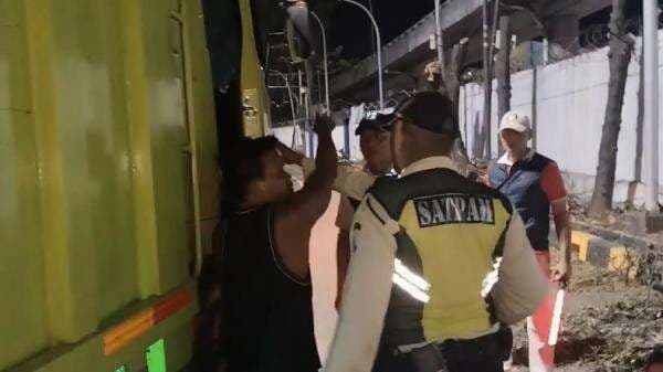 Cegah Kepadatan, Bongkar Muat Kapal di Merak Ditargetkan 45 Menit selama Mudik Cegah Kepadatan, Bongkar Muat Kapal di Merak Ditargetkan 45 Menit selama Mudik