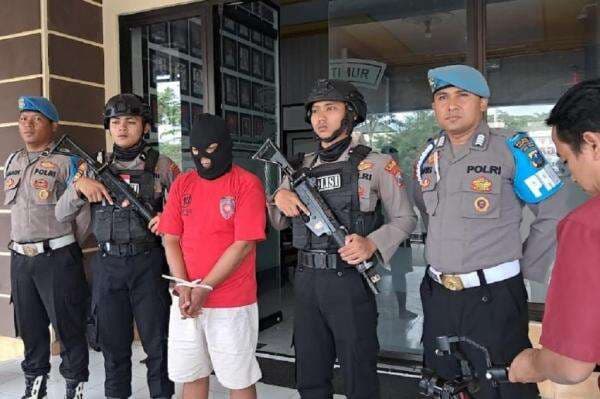 Pembunuh Pria Bersarung di Sampang Ditangkap, Akui Aniaya Korban Pakai Celurit Pembunuh Pria Bersarung di Sampang Ditangkap, Akui Aniaya Korban Pakai Celurit