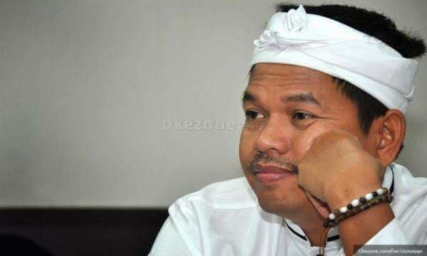 Mengapa Dedi Mulyadi Sering Pakai Ikat Kepala Khas Sunda? Mengapa Dedi Mulyadi Sering Pakai Ikat Kepala Khas Sunda?