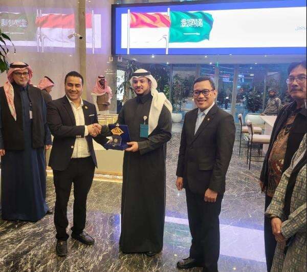 Badai PHK Tak Kunjung Reda, Pemerintah Didukung Cabut Moratorium PMI ke Timur Tengah Badai PHK Tak Kunjung Reda, Pemerintah Didukung Cabut Moratorium PMI ke Timur Tengah