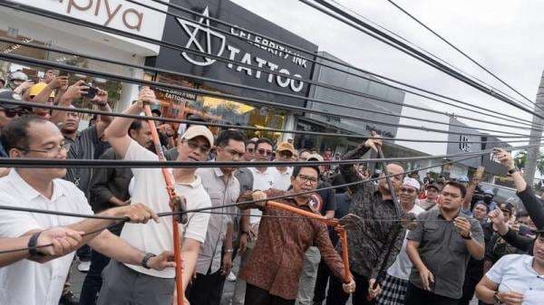 Tata Estetika Kawasan, Bupati Dan Wabup Badung Potong Kabel Provider di Canggu Tata Estetika Kawasan, Bupati Dan Wabup Badung Potong Kabel Provider di Canggu