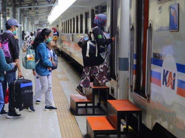 48 Ribu Pemudik Balik ke Jakarta Hari Ini Pakai Kereta Api 48 Ribu Pemudik Balik ke Jakarta Hari Ini Pakai Kereta Api